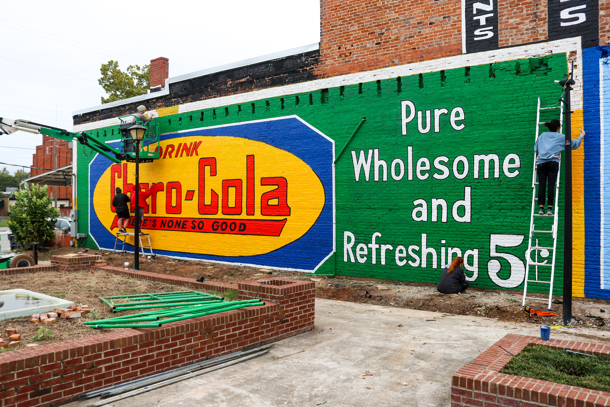 Chero-cola mural restoration